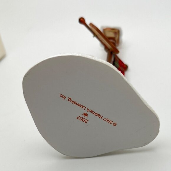 Hallmark Keepsake 2007 Ornament Lamppost Sign Winter Park Sledding Red Birds - Picture 6 of 10